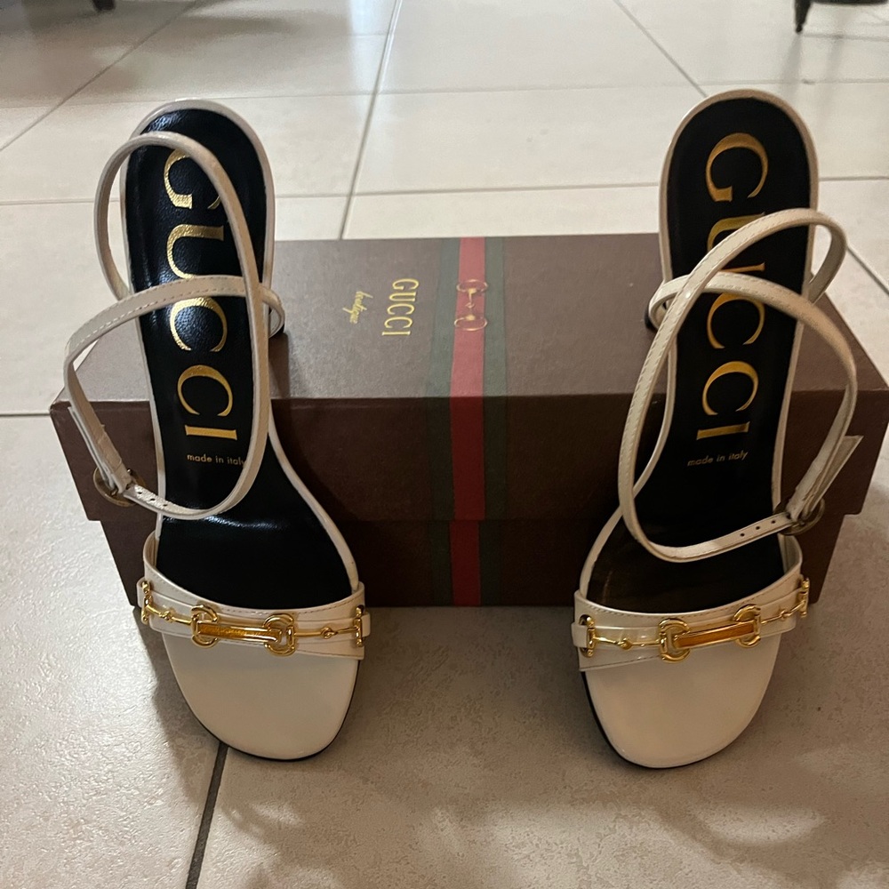 Gucci White Patent Leather Strappy Open Toe Sandals With Gold Chain Detail